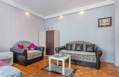 Novi Beograd Apartment | Gloria 1 cozy apartment with AC and WiFi in enjoyable Beograd