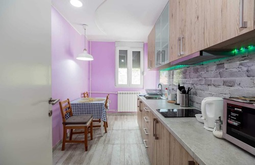 Savski Venac Apartment | Gloria 2 charming 1-bedroom apartment in lovely Beograd with WiFi, AC