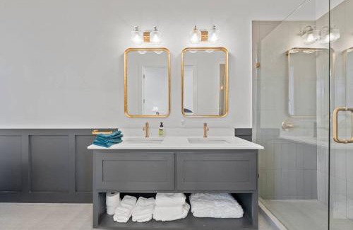 Brazos House | Gloria Estate- 2 blocks to Silos