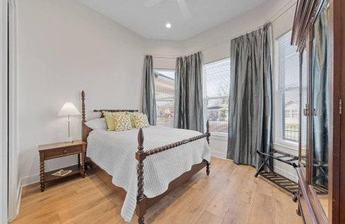 Brazos House | Gloria Estate- 2 blocks to Silos