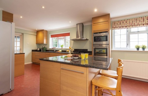 Dorchester Apartment | Glyde House is a large property which is secluded and unique