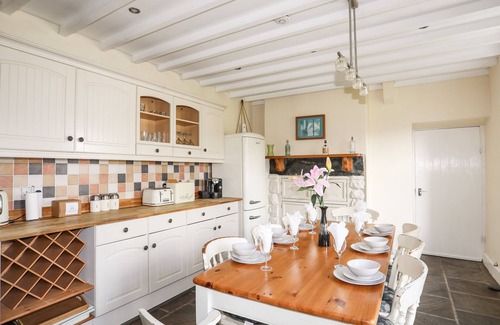 Harlech Cottage | GLYN MORFA, pet friendly, character holiday cottage in Harlech