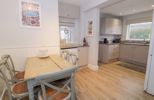 Llandanwg Cottage | GLYNMOR, pet friendly, character holiday cottage in Harlech