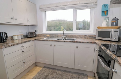 Llandanwg Cottage | GLYNMOR, pet friendly, character holiday cottage in Harlech