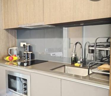 Medini Apartment | GM 2904 Couple Cozy Netflix 100mbps BySTAY