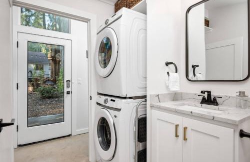 Stafford - Tualatin Valley House | Goat Shed