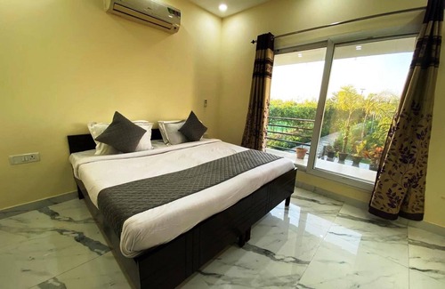 Noida Other | GoBravo 72- 3BHK Farm with Pool & Garden Sec150 Noidan