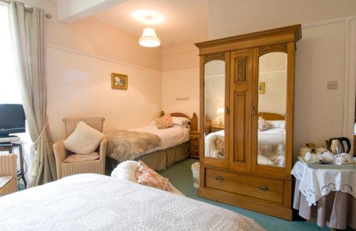 Cwrt Bed & Breakfast | Gogarth hall Farm holidays