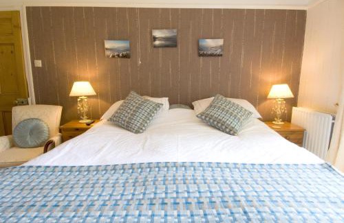 Cwrt Bed & Breakfast | Gogarth hall Farm holidays