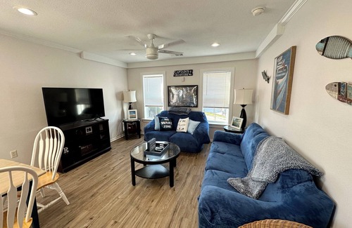Braithwaite House | Goin’ Fishing? Bring your pole, fish across the street or Marinas down the road.