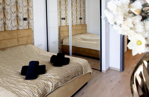 Debrecen Apartment | Gold & Black Residence