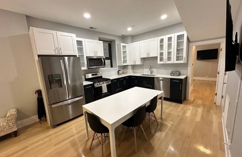 Rush and Division Condo | Gold Coast/Downtown Hideaway