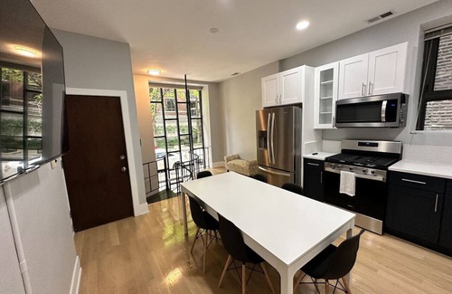 Rush and Division Condo | Gold Coast/Downtown Hideaway