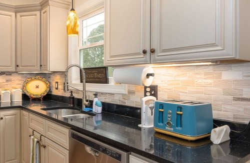 Black Mountain Condo | Gold Leaf Walkway Black Mountain