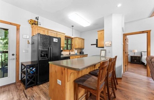 Indian Point House | Gold Rush Lodge-New Indoor Pool! 6BD/6Bth1 Minute to Silver Dollar Pool&Games!