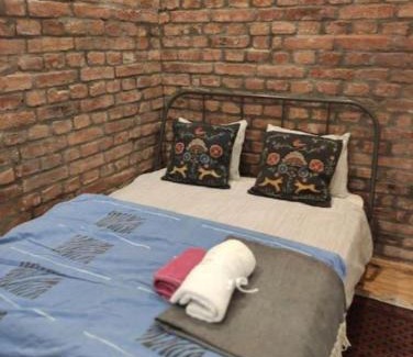 Vukov Spomenik Apartment | Golden Age Hollywood PROMO PRICE!