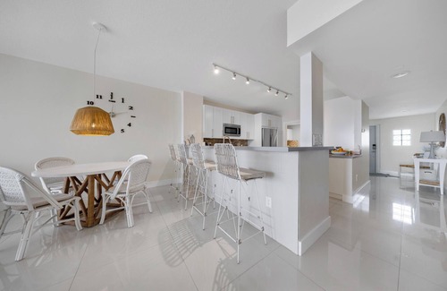 Sunny Isles Beach Condo | Golden Bay Gem: Your Gateway to Oceanfront Living