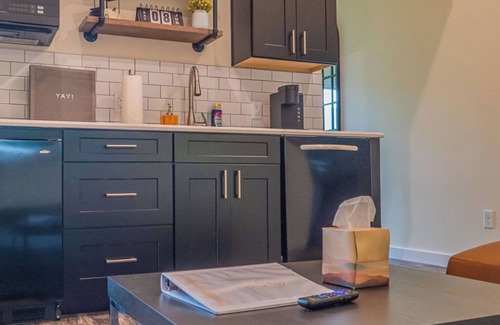 Wildwood House | Golden Bird Cabin |Mtn Views, Outdoor Kitchen