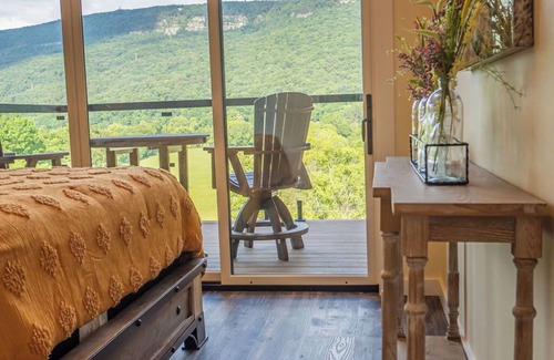 Wildwood House | Golden Bird Cabin |Mtn Views, Outdoor Kitchen