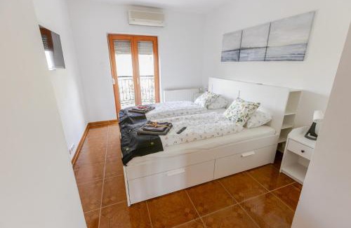 Balatonfured Villa | Golden Bridge Deluxe Home - 4BR, terrace, bar, privat pool, grill
