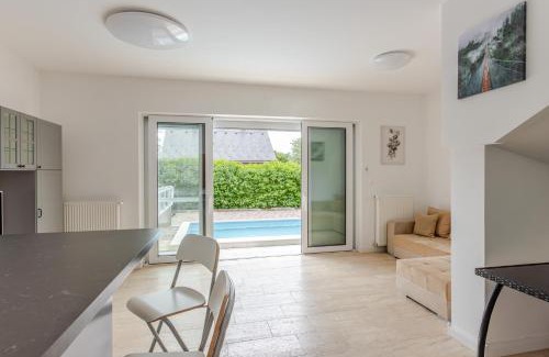 Balatonfured Villa | Golden Bridge Deluxe Home - 4BR, terrace, bar, privat pool, grill