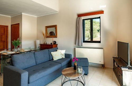 Eleios-Pronnoi Apartment | Golden Flower's Apartment
