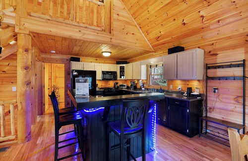 Ridgeline Vistas Cabin | Golden Getaway- Mineral Bluff GA