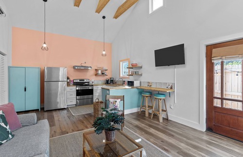 Wilmington Cottage | Golden Girls Cottage in Historic Mansion District