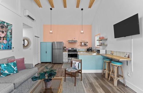Wilmington Cottage | Golden Girls Cottage in Historic Mansion District
