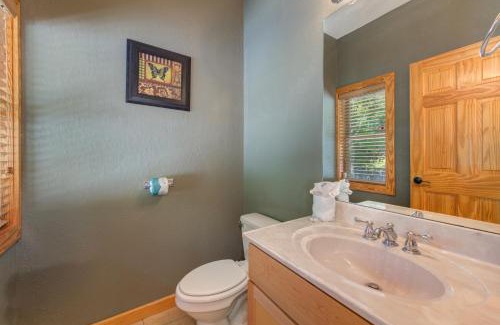 Chalet Village House | Golden Oak Lodge by Stony Brook Cabins