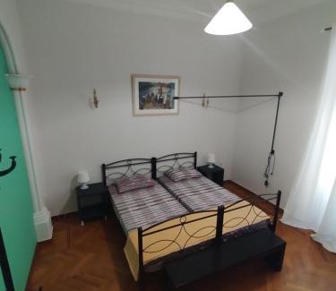 Athens Bed & Breakfast | Golden room 3