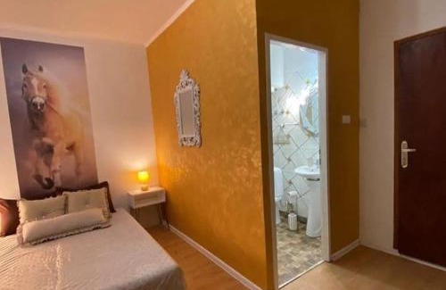 Vojvodina House | Golden room