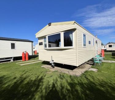 Mablethorpe Resort | Golden Sands Mablethorpe 8 Birth Caravan