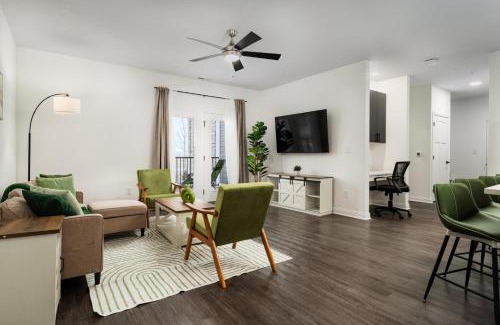 Whitestown Apartment | Golden Sun Spacious 1BR Pond View King Bed WFH Gym