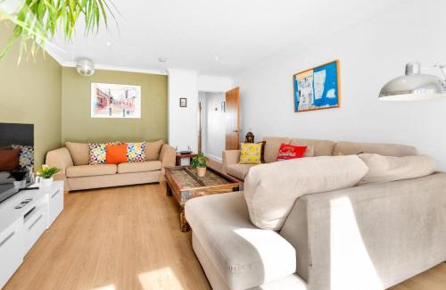 Brighton House | Golden Sunset House with free parking by My Getaways