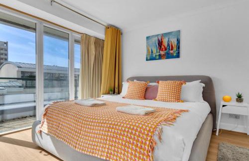 Brighton House | Golden Sunset House with free parking by My Getaways