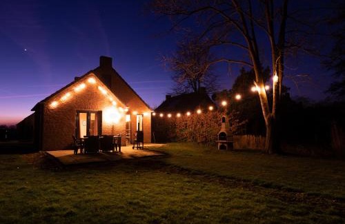 Ewijk House | Goldenescape 6P Vip huis met Royale tuin en hottub 110
