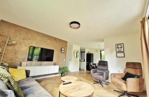 Ewijk House | Goldenescape 6P Vip huis met Royale tuin en hottub 110