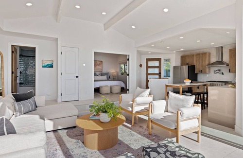 Summerland House | Goldenview - Elevated Elegance with Panoramic Views