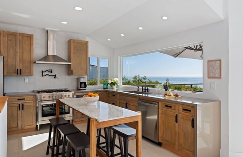 Summerland House | Goldenview - Elevated Elegance with Panoramic Views