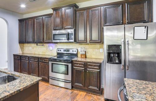 Cameron House | Golf and Hike Family Home 11 Mi to Fort Bragg!