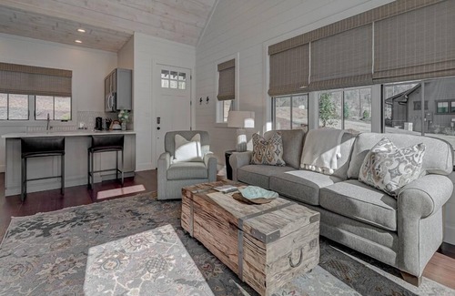 Mineral Bluff Cottage | Golf and Riverfront Cottage | King Bed | Group Availability