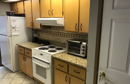 Moss Creek Cottage | Golf and Tennis Heaven! Private Room with Private Bath. Short term rental.