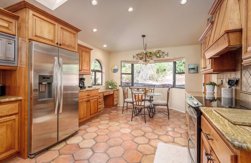 Oak Creek House | Golf - Bike - Hike ~ 5 Star Reviews ~ RELAX and Enjoy!