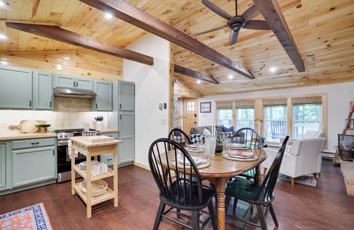 Pocono Lake Cabin | Golf Cart available. Dog-Friendly Cozy Cabin. Fireplace, Kayaks & Game Room.
