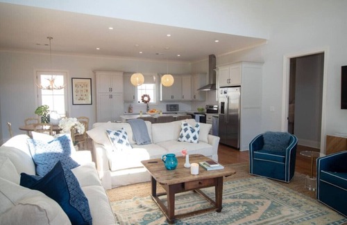 Oxford House | Golf Cottage at Country Club