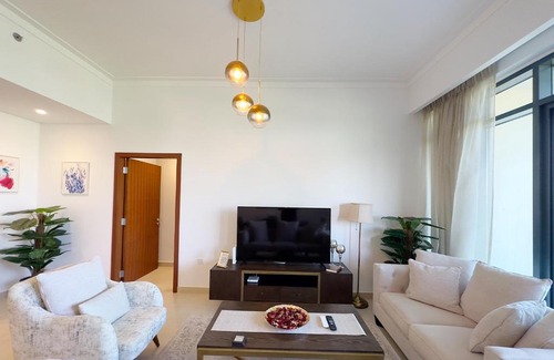 Emirates Hills 2 Apartment | Golf-course view 3BR apartment in Vida, The Hills by Rich Stay