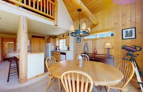 Redmond Ski Chalet | Golf course-view chalet with fireplace, pools, tennis, gym, golf, volleyball