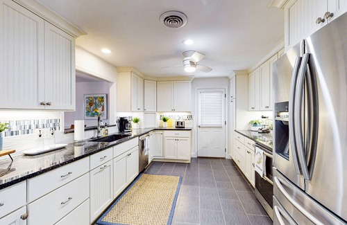 Palmetto Dunes Condo | Golf getaway condo near the beach with pools, private deck, AC, & W/D
