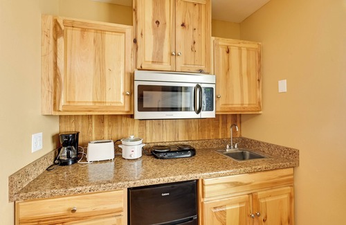 Malta Apartment | Golf & Hike: Pet-Friendly Studio in Malta!